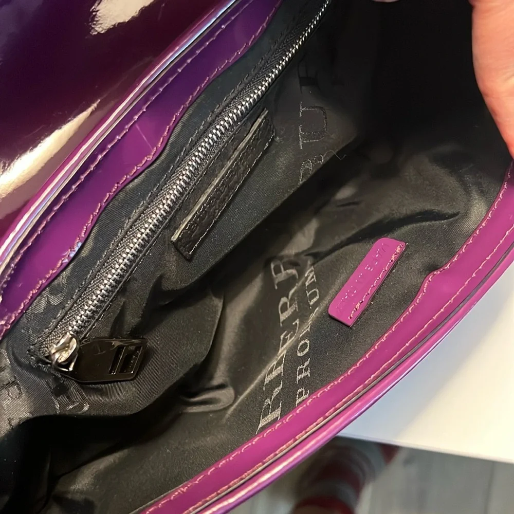 ๐ 1 hour sale. Burberry Prorsum, Patent Lilford Bag, Purple, STUNNING - Picture 11 of 17